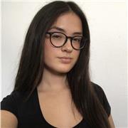 Soy una chica de 18 años graduada en Bachillerato de Ciencias y Tecnología, y doy clases hasta personas cursando bachillerato.
